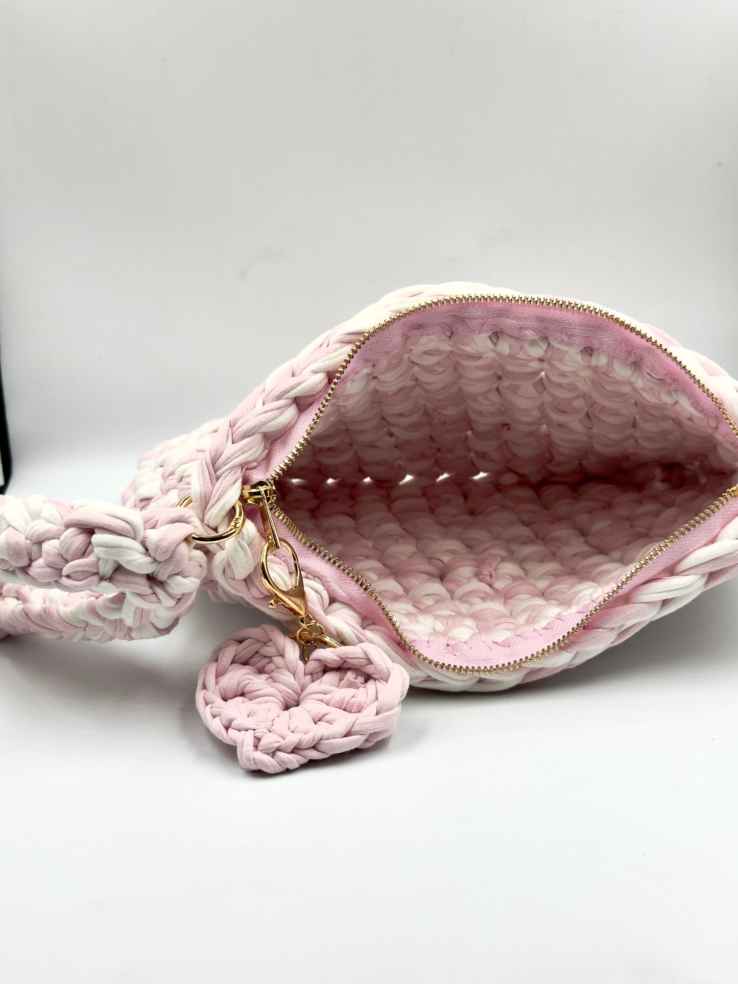 🌸The Pouch