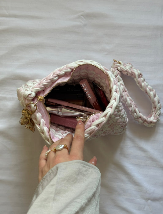 🌸The Pouch